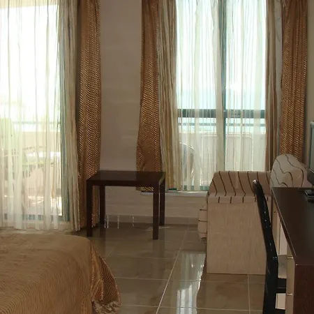 Berlin Golden Златни пясъци